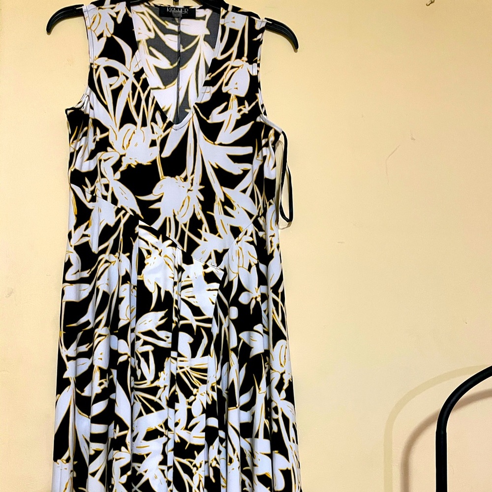 Kasper Sleeveless U-Neck Shark-bite Hemline Dress